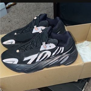 Yeezy 700 black